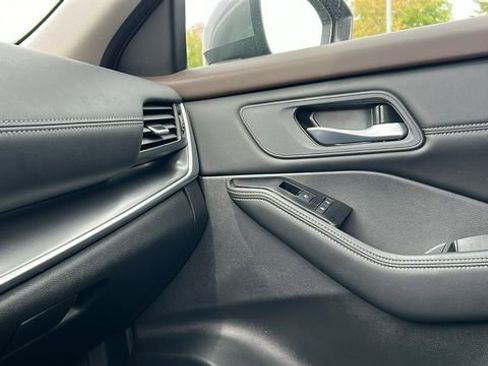 Certified 2023 Nissan Rogue SV w/ SV Premium B Package AWD/4WD image 19