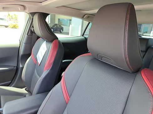 New 2025 Toyota Prius Plug-In Hybrid image 16