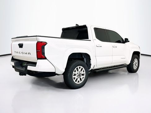 Used 2025 Toyota Tacoma SR5 AWD/4WD image 9