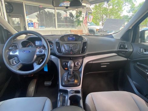Used 2015 Ford Escape SE FWD image 10