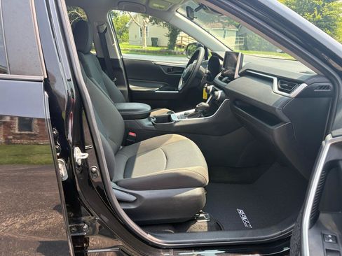 Used 2023 Toyota RAV4 LE AWD/4WD image 21
