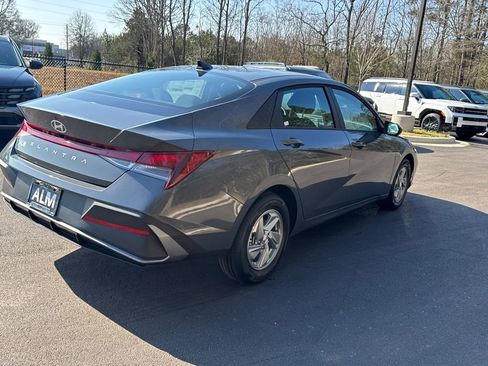 New 2026 Hyundai Elantra SE image 6