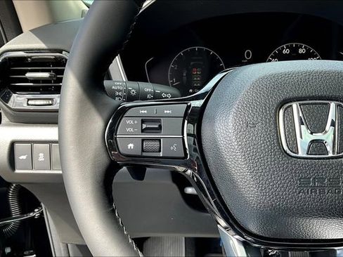 New 2025 Honda Pilot Touring image 16