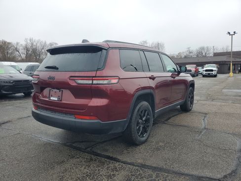 Used 2024 Jeep Grand Cherokee L Altitude image 4