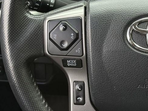 Used 2017 Toyota Tacoma SR5 RWD image 15