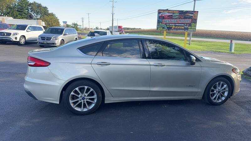 Used 2019 Ford Fusion SE FWD image 1