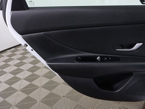 Used 2025 Hyundai Elantra Blue image 21