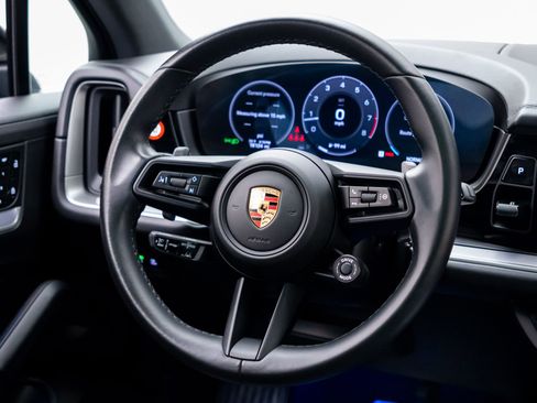 Used 2024 Porsche Cayenne S image 12