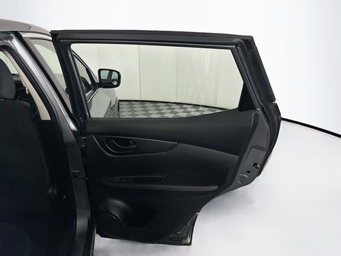 Used 2021 Nissan Rogue Sport S image 27