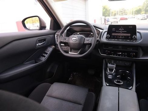 Certified 2025 Nissan Rogue SV AWD/4WD image 24