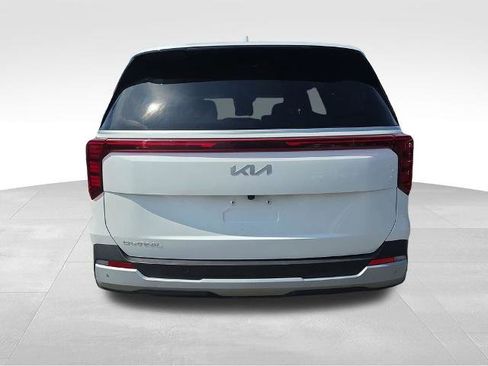 Used 2025 Kia Carnival FWD image 7