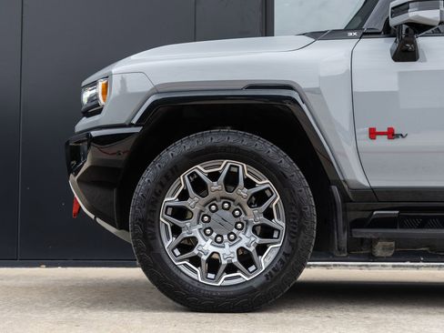 Used 2024 GMC Hummer EV 3X AWD/4WD image 11