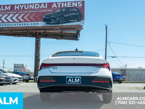 Used 2025 Hyundai Elantra SE image 10