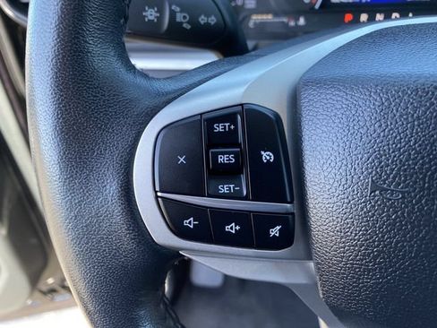 Used 2023 Ford Explorer XLT AWD/4WD image 31