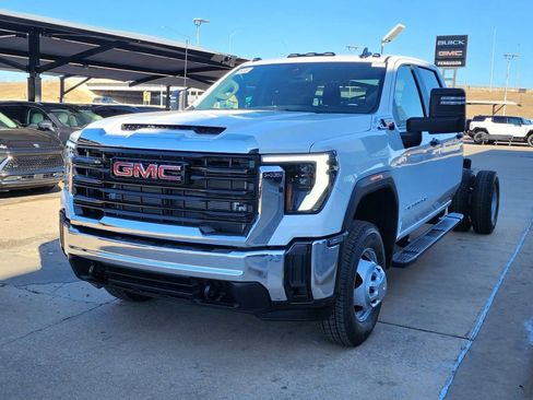 New 2026 GMC Sierra 3500 Pro w/ Convenience Package image 7