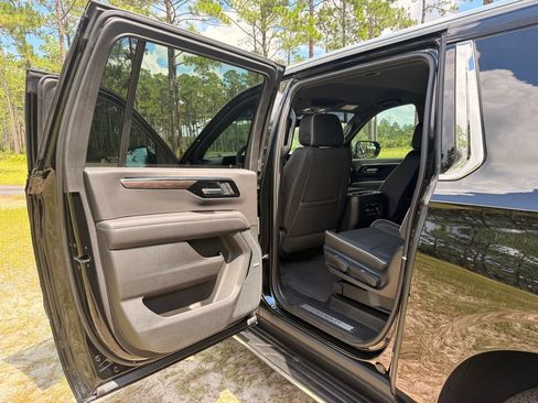 New 2025 Chevrolet Suburban Premier RWD image 28