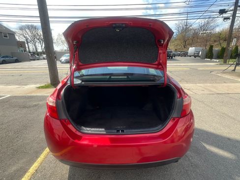 Used 2018 Toyota Corolla LE FWD image 9