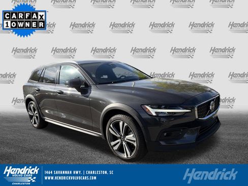 Certified 2025 Volvo V60 B5 Cross Country Plus image 1