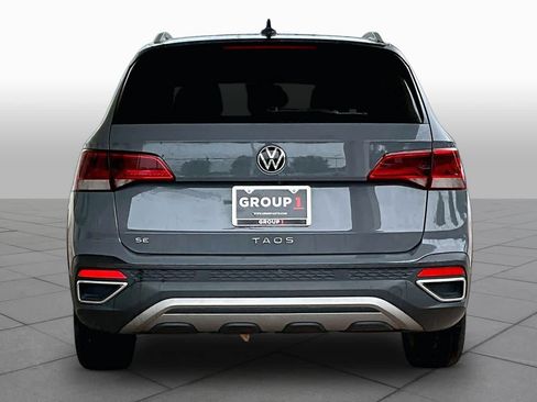 Used 2023 Volkswagen Taos SE w/ Panoramic Sunroof Package FWD image 5