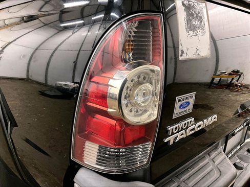 Used 2012 Toyota Tacoma 4x4 Access Cab V6 w/ SR5 Pkg image 29