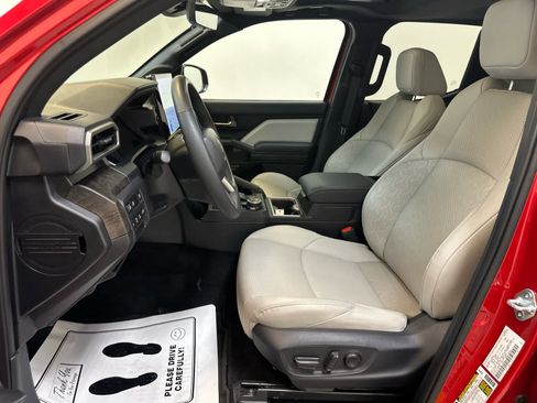 Used 2025 Toyota Tacoma Limited AWD/4WD image 4