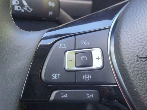 Used 2021 Volkswagen Tiguan SE AWD/4WD image 15