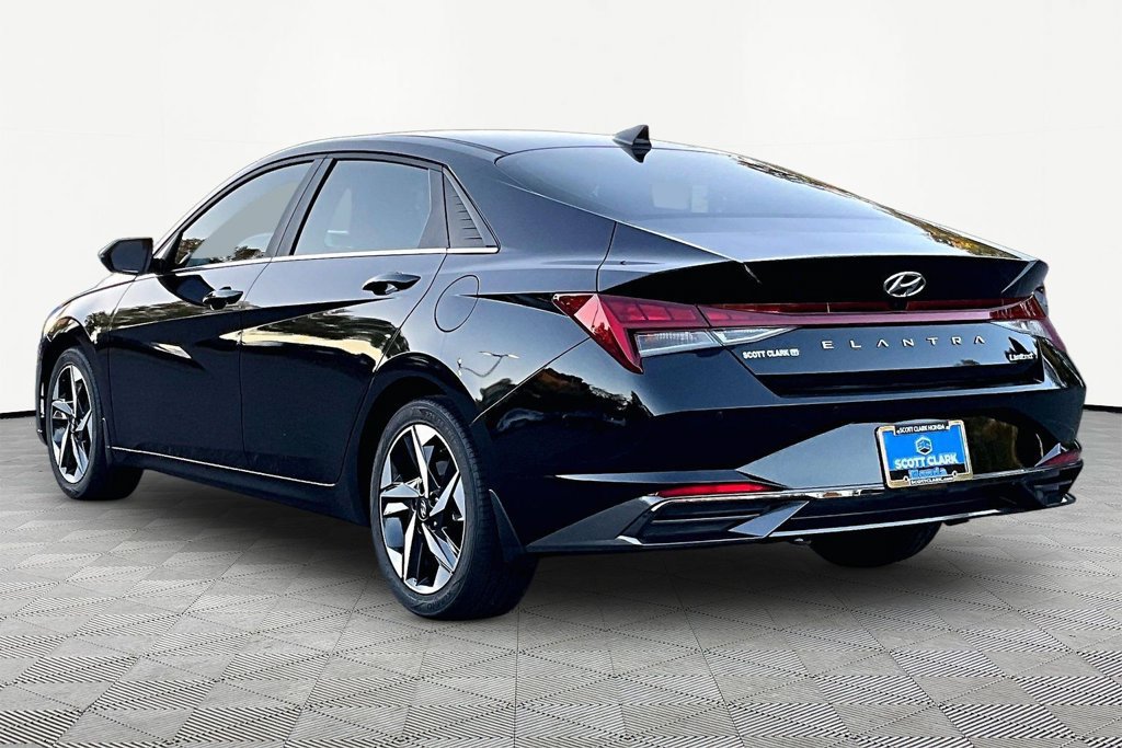 Used 2023 Hyundai Elantra Limited FWD image 4