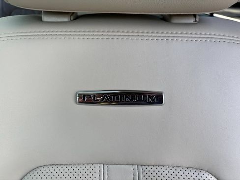 Used 2019 Ford Expedition Platinum RWD image 43