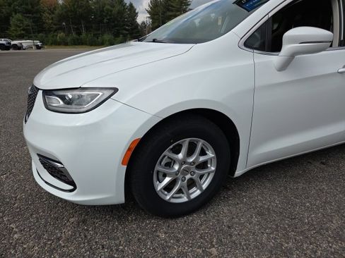 Used 2022 Chrysler Pacifica Touring-L image 28