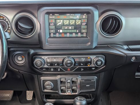 Used 2020 Jeep Wrangler Unlimited Sport image 16