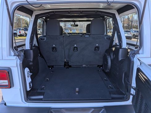 Used 2022 Jeep Wrangler Unlimited Sahara image 27