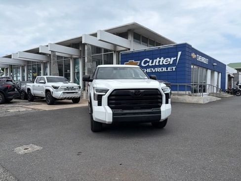 Used 2025 Toyota Tundra SR5 AWD/4WD image 2