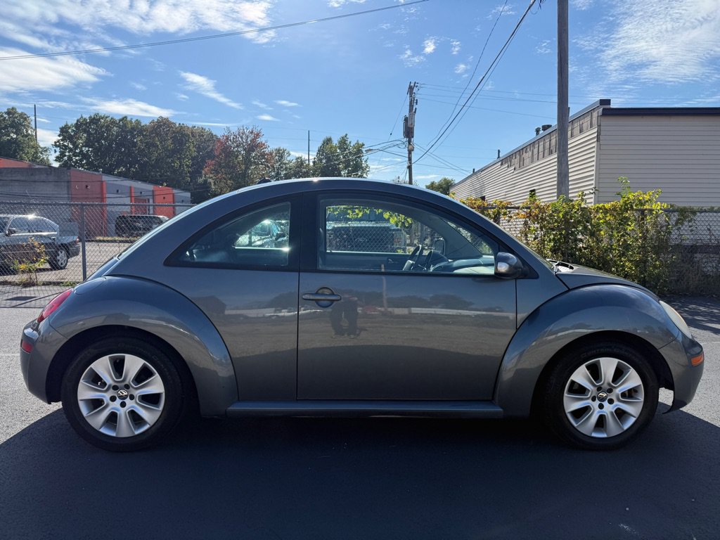 Used 2008 Volkswagen Beetle S FWD image 2