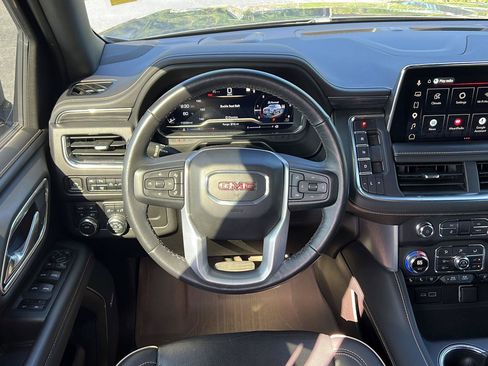 Used 2022 GMC Yukon SLT w/ SLT Luxury Package AWD/4WD image 8