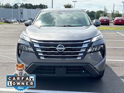 Used 2024 Nissan Rogue SV FWD image 2