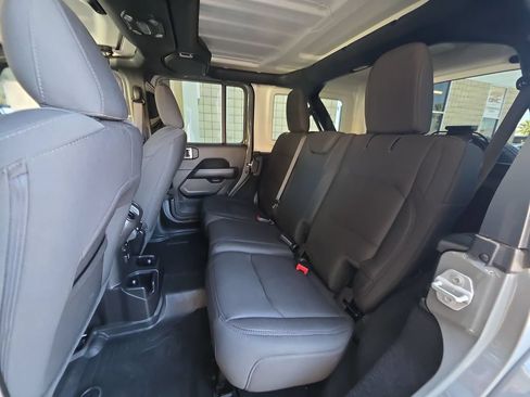 Used 2022 Jeep Wrangler Unlimited Sahara AWD/4WD image 26