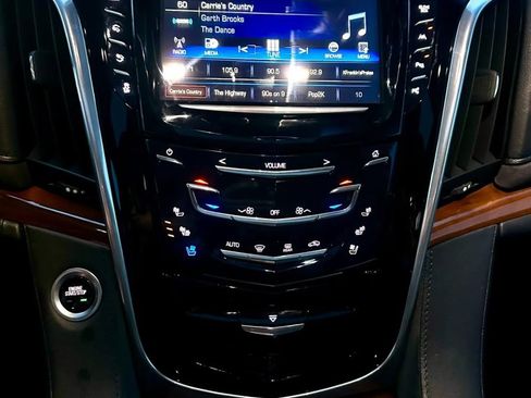 Used 2018 Cadillac Escalade ESV Premium Luxury AWD/4WD image 28