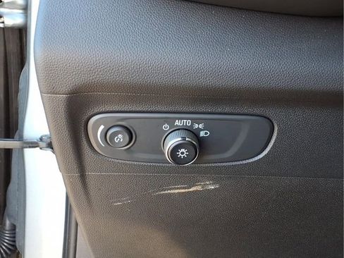 Used 2023 Buick Envision Essence FWD image 17