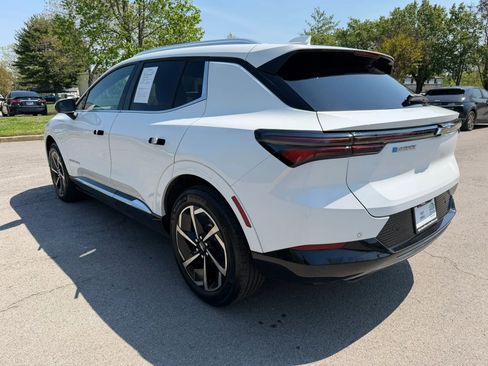 Used 2025 Chevrolet Equinox EV LT w/ Convenience Package image 6