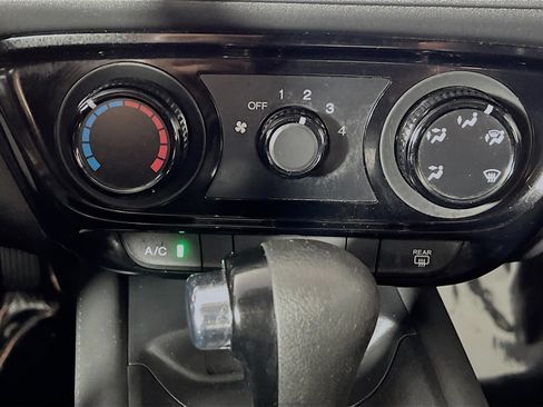 Used 2016 Honda HR-V LX image 25