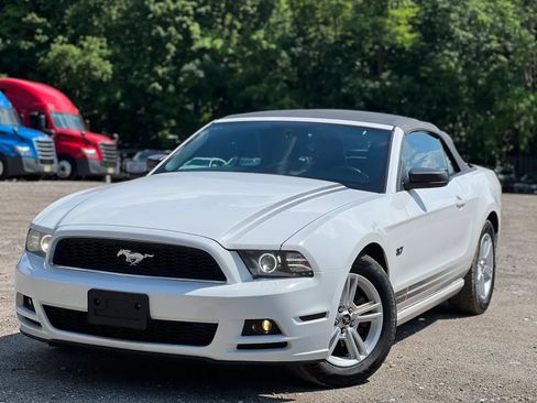 Used 2014 Ford Mustang Convertible w/ Equipment Group 102A RWD image 2