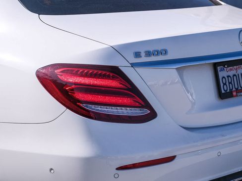 Used 2018 Mercedes-Benz E 300 image 7