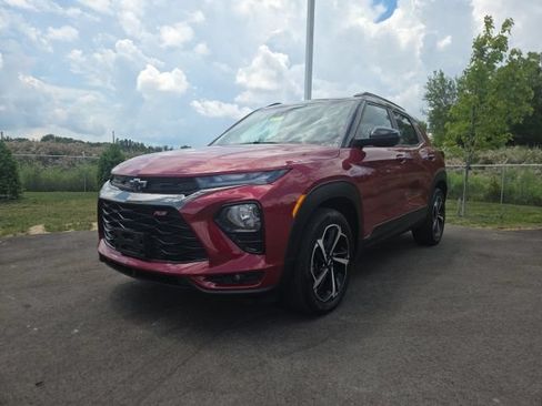 Used 2021 Chevrolet TrailBlazer RS w/ Technology Package AWD/4WD image 2