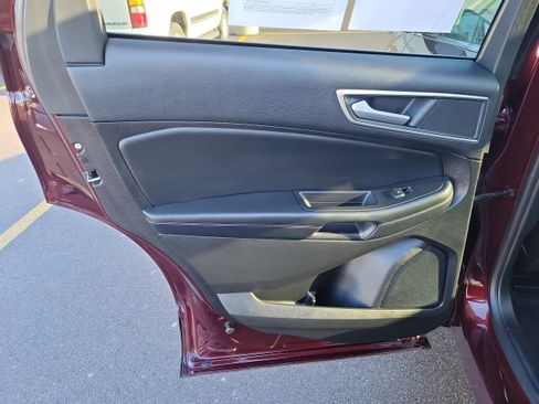 Used 2024 Ford Edge SEL w/ Convenience Package image 11