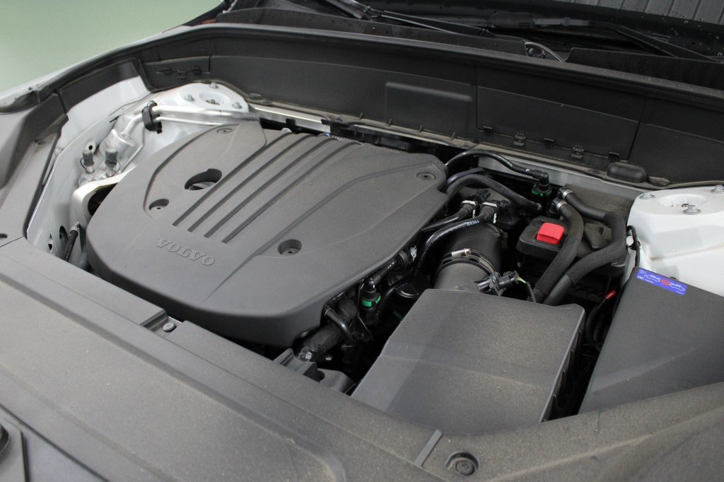 Certified 2025 Volvo XC90 B5 Ultra AWD/4WD image 49
