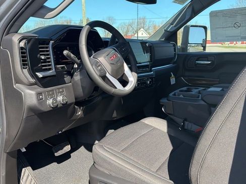 New 2026 GMC Sierra 2500 SLE image 13