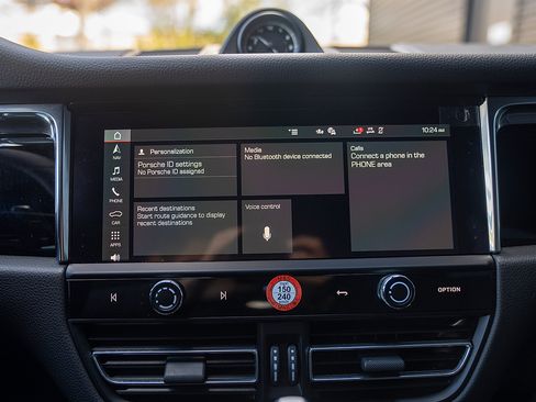 Used 2025 Porsche Macan image 12