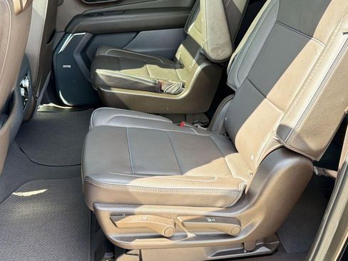 Used 2023 GMC Yukon XL Denali RWD image 14