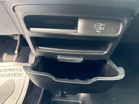 New 2027 Chrysler Pacifica Select FWD image 22