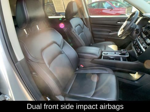 Used 2025 Nissan Pathfinder SL AWD/4WD image 30